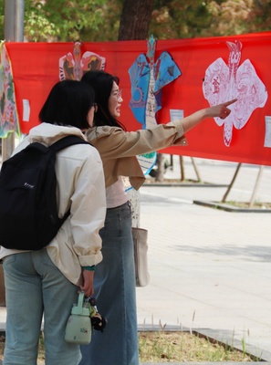 奉献澎湃潍院力量 共襄精彩风筝盛会